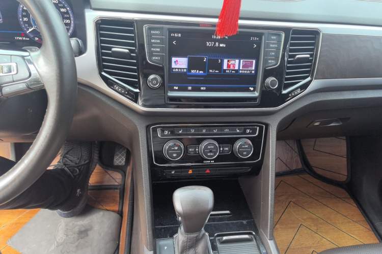 Used Volkswagen Teramont 2017 380TSI Four-Wheel Drive Flagship Edition Audio And AC Panel