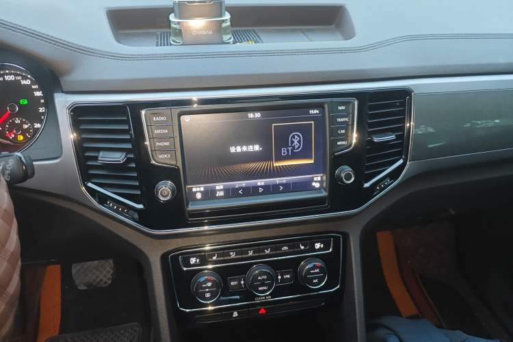 Used Volkswagen Teramont 2017 330TSI Two-Wheel-Drive Luxury Edition Audio And AC Panel
