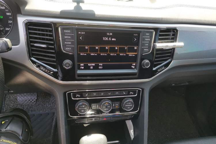 Used Volkswagen Teramont 2017 380TSI Four-Wheel Drive Luxury Edition Audio And AC Panel