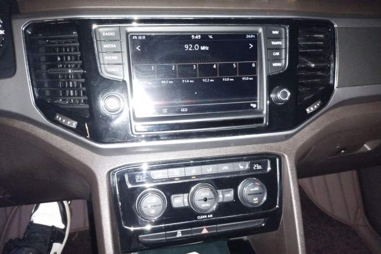 Used Volkswagen Teramont 2017 380TSI Four-Wheel Drive Luxury Edition Audio And AC Panel