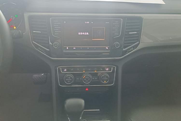 Used Volkswagen Teramont 2017 330TSI Two-Wheel-Drive Luxury Edition Audio And AC Panel