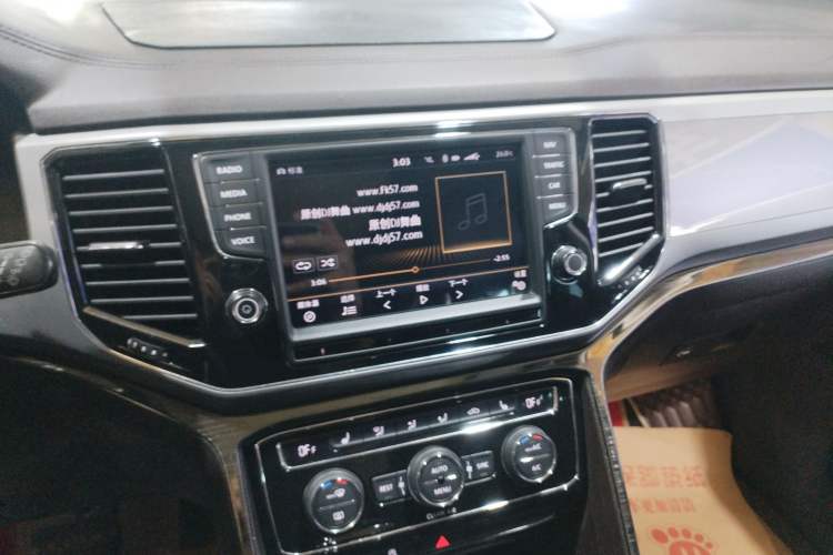 Used Volkswagen Teramont 2017 530 V6 Four-Wheel Drive Luxury Edition Audio And AC Panel