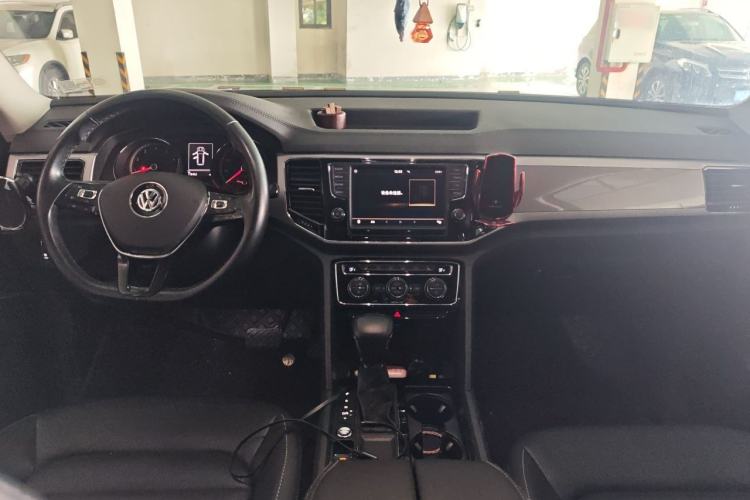 Used Volkswagen Teramont 2017 330TSI Two-Wheel-Drive Luxury Edition Center Console