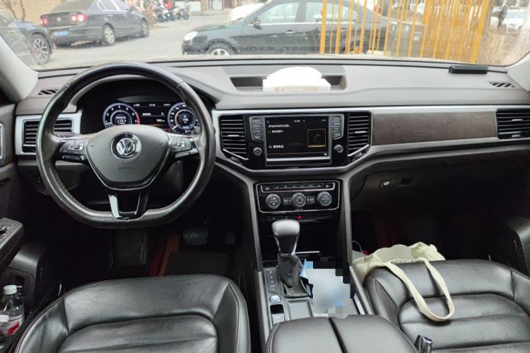 Used Volkswagen Teramont 2017 330TSI Two-Wheel-Drive Luxury Edition Center Console