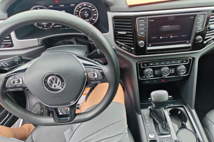 Used Volkswagen Teramont 2017 530 V6 Four-Wheel Drive Supreme Flagship Edition Center Console