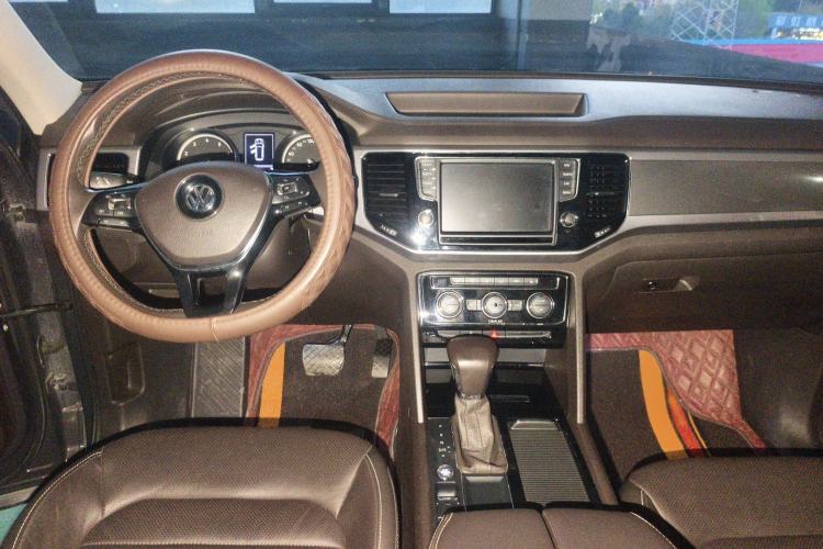 Used Volkswagen Teramont 2017 330TSI Two-Wheel-Drive Luxury Edition Center Console