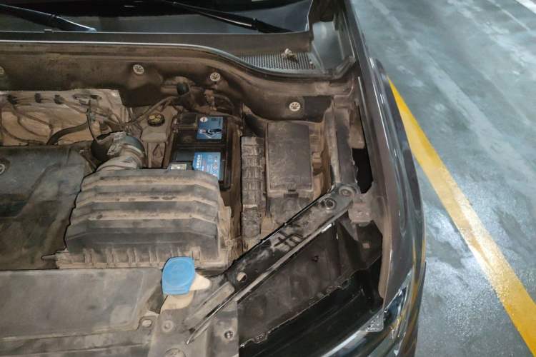 Used Volkswagen Teramont 2017 330TSI Two-Wheel-Drive Luxury Edition Engine Bay Left