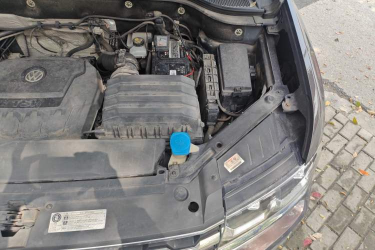 Used Volkswagen Teramont 2017 330TSI Two-Wheel-Drive Luxury Edition Engine Bay Left