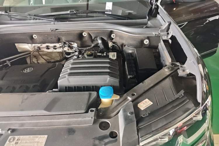 Used Volkswagen Teramont 2017 330TSI Two-Wheel-Drive Luxury Edition Engine Bay Left