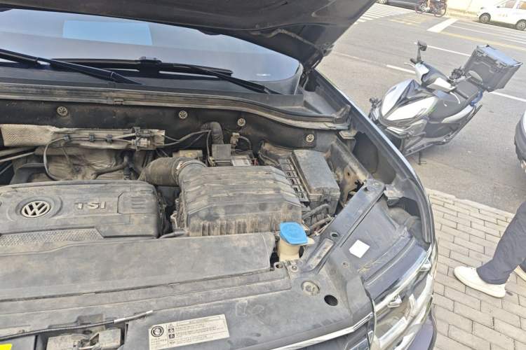 Used Volkswagen Teramont 2017 380TSI Four-Wheel Drive Luxury Edition Engine Bay Left