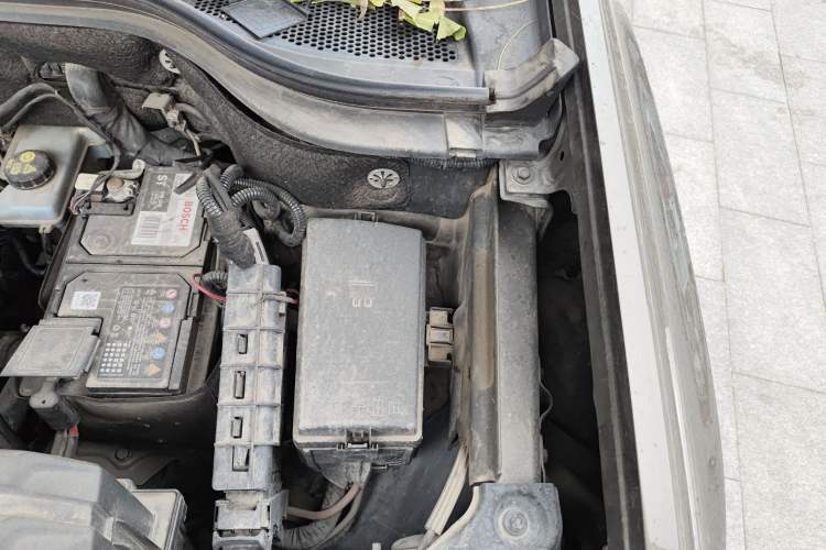 Used Volkswagen Teramont 2017 330TSI Two-Wheel-Drive Luxury Edition Engine Bay Left