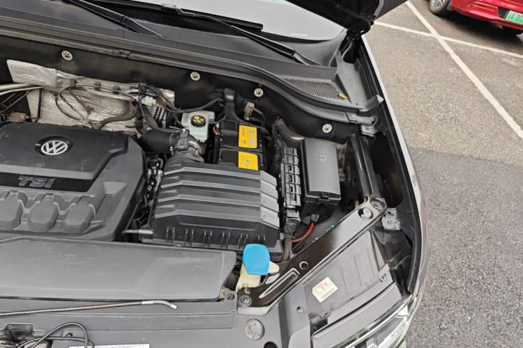 Used Volkswagen Teramont 2017 330TSI Two-Wheel-Drive Luxury Edition Engine Bay Left