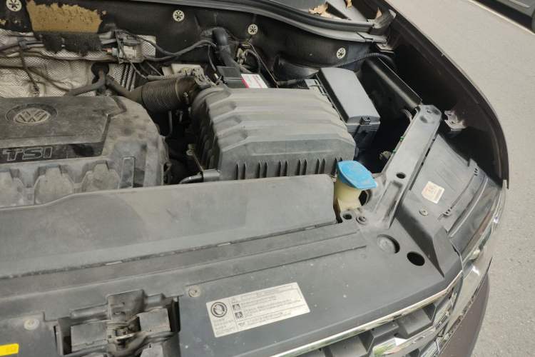 Used Volkswagen Teramont 2017 330TSI Two-Wheel-Drive Luxury Edition Engine Bay Left