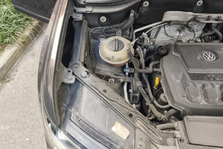 Used Volkswagen Teramont 2017 330TSI Two-Wheel-Drive Luxury Edition Engine Bay Right