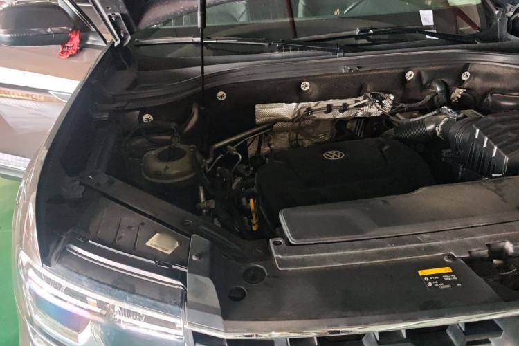 Used Volkswagen Teramont 2017 330TSI Two-Wheel-Drive Luxury Edition Engine Bay Right