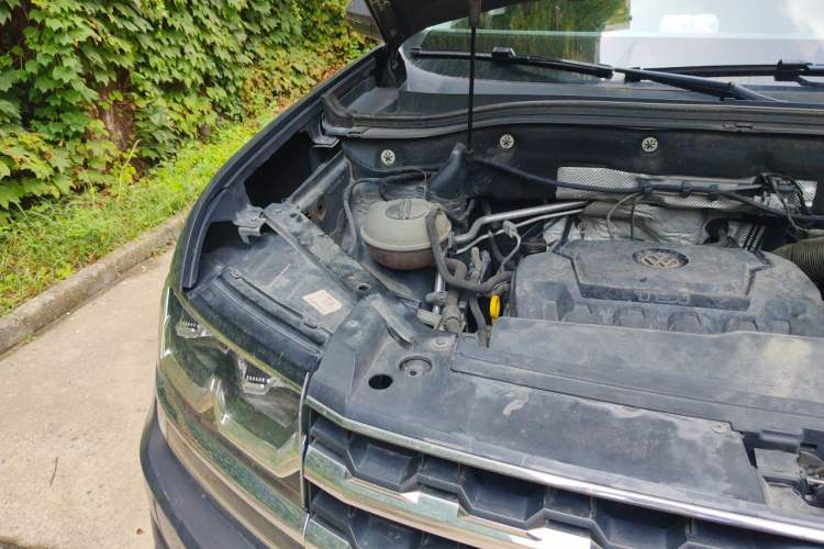 Used Volkswagen Teramont 2017 330TSI Two-Wheel-Drive Luxury Edition Engine Bay Right