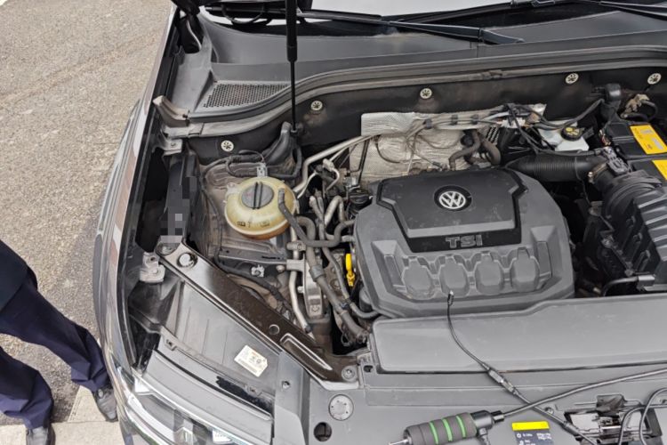 Used Volkswagen Teramont 2017 330TSI Two-Wheel-Drive Luxury Edition Engine Bay Right