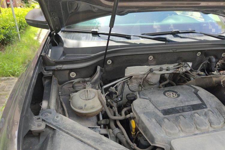 Used Volkswagen Teramont 2017 330TSI Two-Wheel-Drive Luxury Edition Engine Bay Right