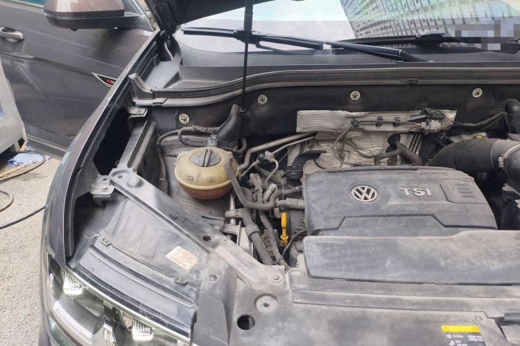 Used Volkswagen Teramont 2017 380TSI Four-Wheel Drive Luxury Edition Engine Bay Right