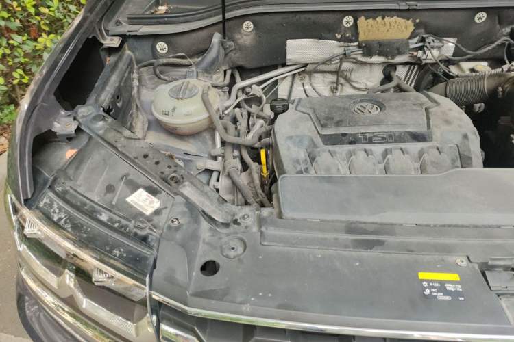 Used Volkswagen Teramont 2017 330TSI Two-Wheel-Drive Luxury Edition Engine Bay Right