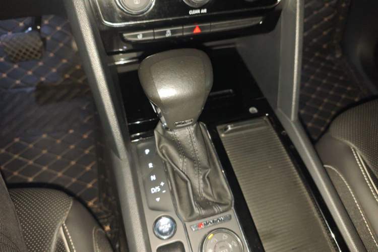 Used Volkswagen Teramont 2017 530 V6 Four-Wheel Drive Supreme Flagship Edition Gear Lever
