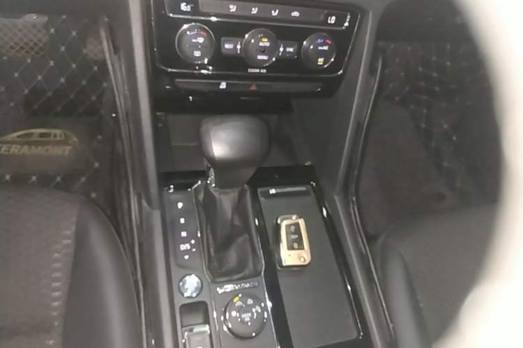 Used Volkswagen Teramont 2017 380TSI Four-Wheel Drive Comfort Edition Gear Lever