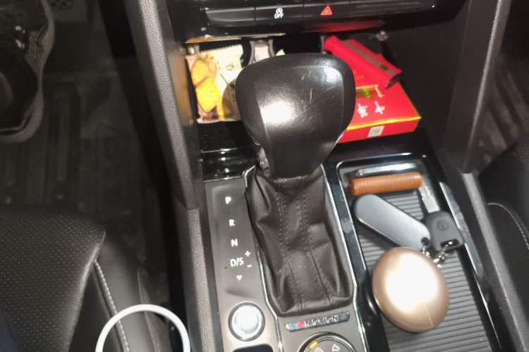 Used Volkswagen Teramont 2017 380TSI Four-Wheel Drive Luxury Edition Gear Lever