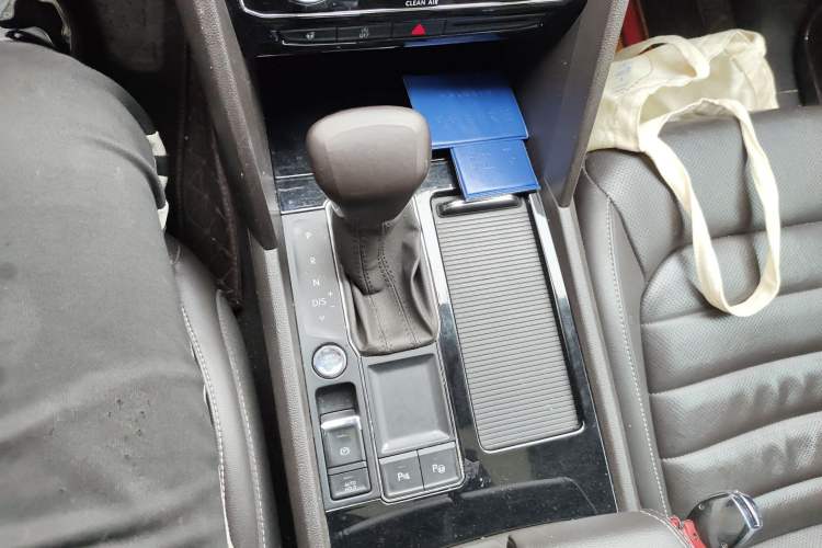 Used Volkswagen Teramont 2017 330TSI Two-Wheel-Drive Luxury Edition Gear Lever