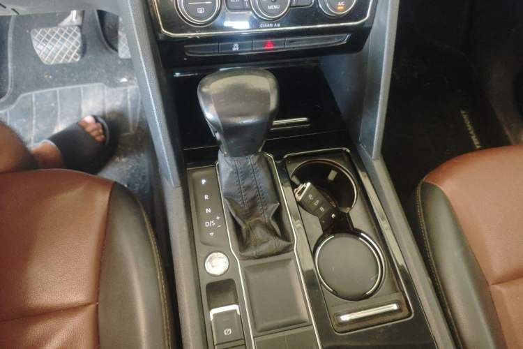 Used Volkswagen Teramont 2017 330TSI Two-Wheel-Drive Comfort Edition Gear Lever