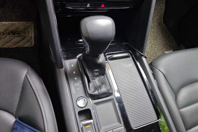 Used Volkswagen Teramont 2017 330TSI Two-Wheel-Drive Luxury Edition Gear Lever