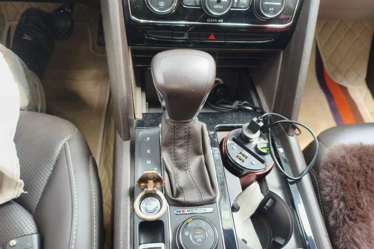 Used Volkswagen Teramont 2017 380TSI Four-Wheel Drive Luxury Edition Gear Lever