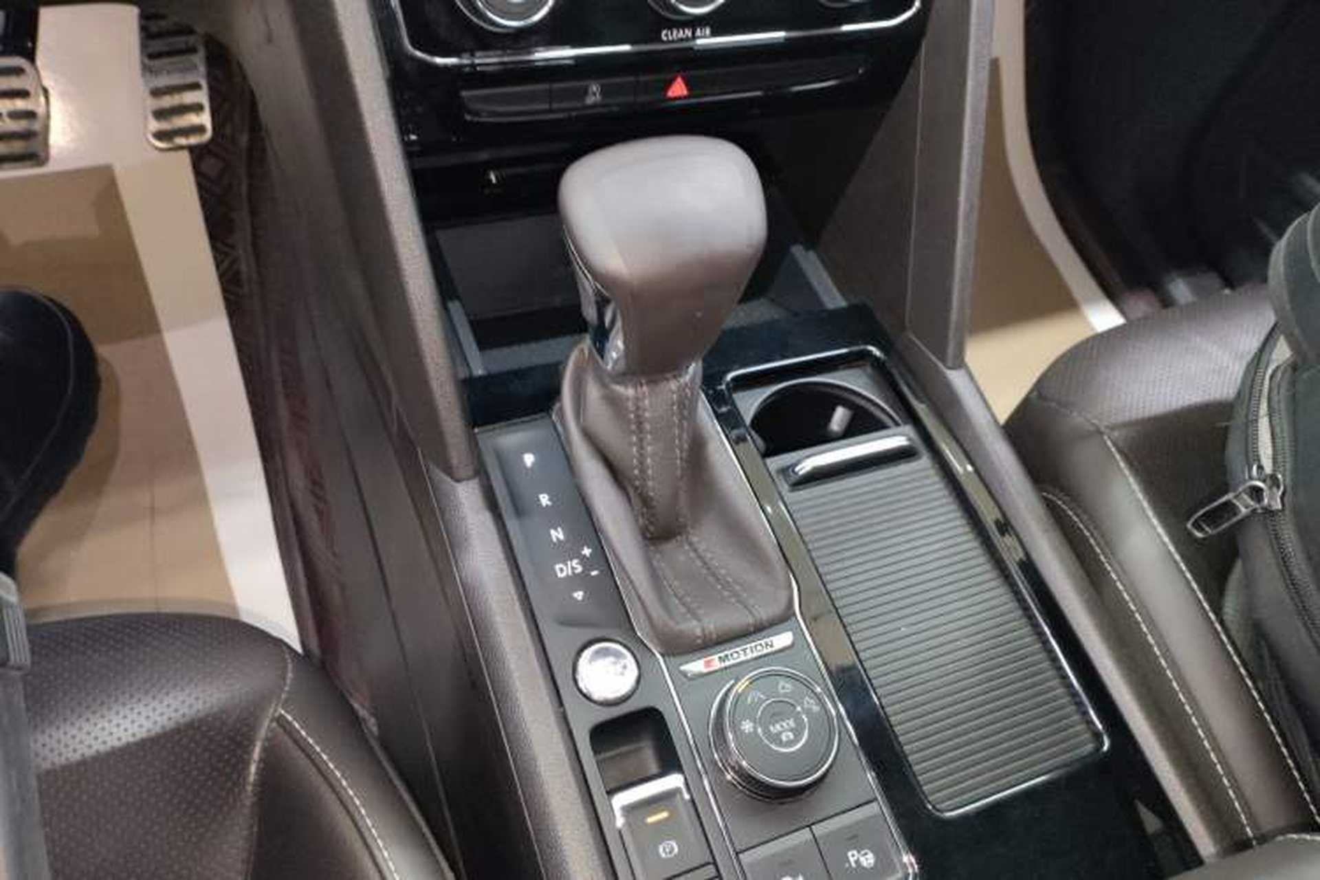 Used Volkswagen Teramont 2017 380TSI Four-Wheel Drive Luxury Edition Gear Lever
