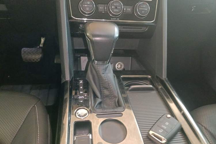 Used Volkswagen Teramont 2017 330TSI Two-Wheel-Drive Luxury Edition Gear Lever