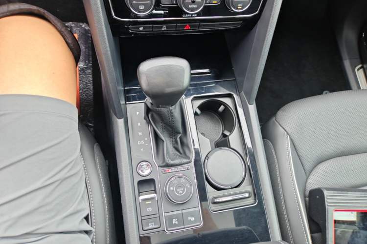 Used Volkswagen Teramont 2017 530 V6 Four-Wheel Drive Supreme Flagship Edition Gear Lever