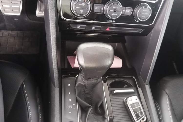 Used Volkswagen Teramont 2017 530 V6 Four-Wheel Drive Flagship Edition Gear Lever