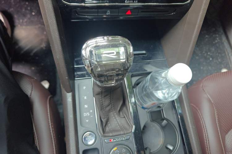 Used Volkswagen Teramont 2017 530 V6 Four-Wheel Drive Luxury Edition Gear Lever