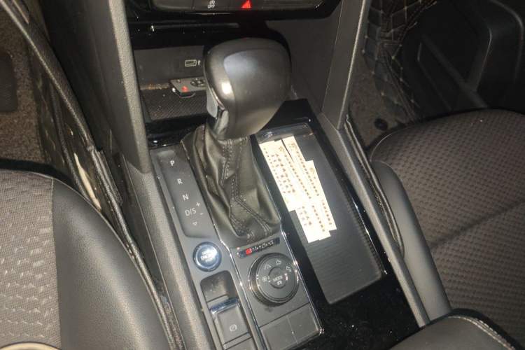 Used Volkswagen Teramont 2017 380TSI Four-Wheel Drive Comfort Edition Gear Lever