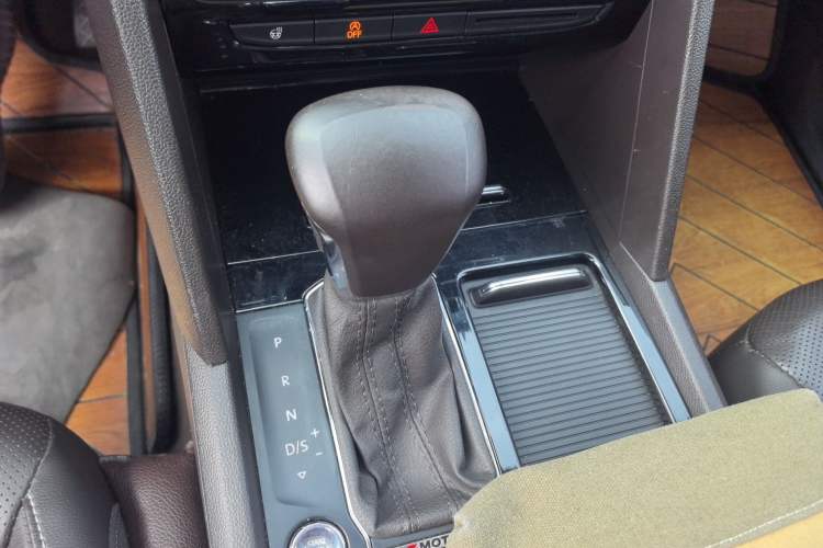 Used Volkswagen Teramont 2017 380TSI Four-Wheel Drive Flagship Edition Gear Lever