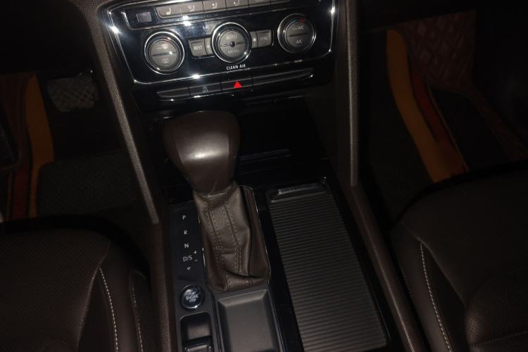 Used Volkswagen Teramont 2017 330TSI Two-Wheel-Drive Luxury Edition Gear Lever