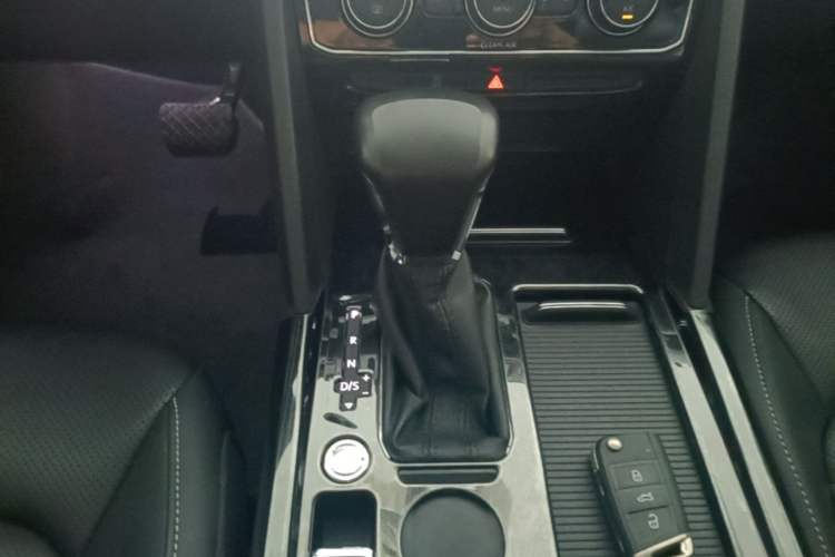 Used Volkswagen Teramont 2017 330TSI Two-Wheel-Drive Luxury Edition Gear Lever
