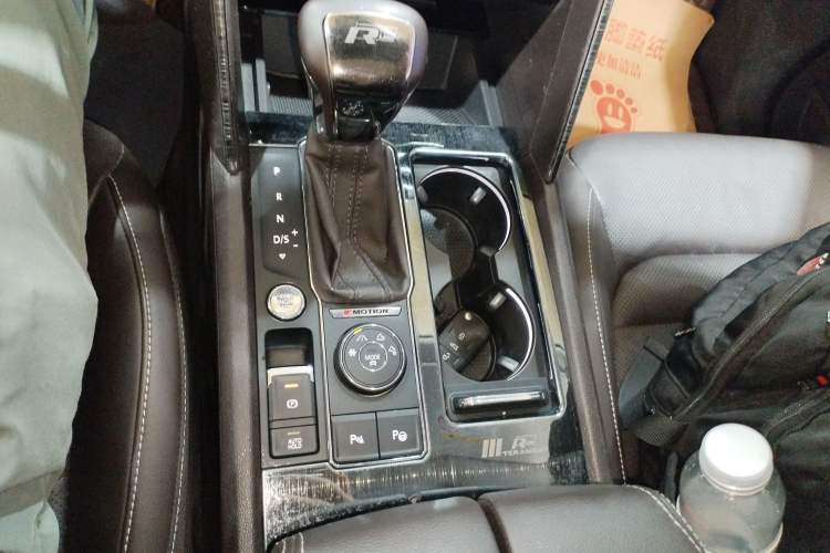 Used Volkswagen Teramont 2017 530 V6 Four-Wheel Drive Luxury Edition Gear Lever