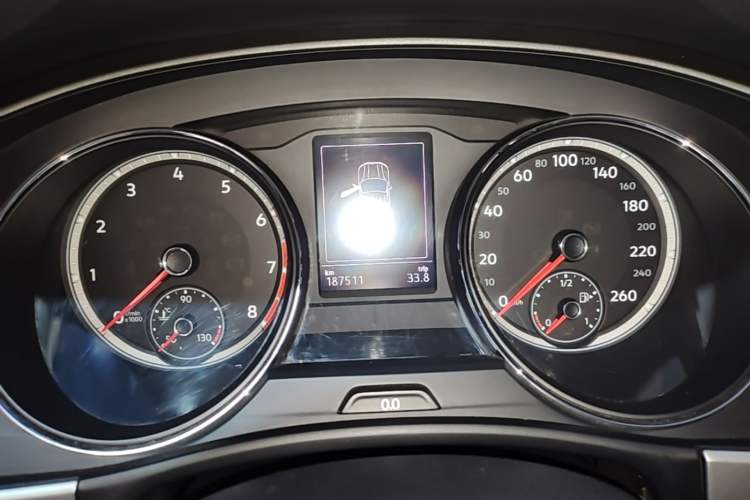 Used Volkswagen Teramont 2017 330TSI Two-Wheel-Drive Luxury Edition Instrument Cluster