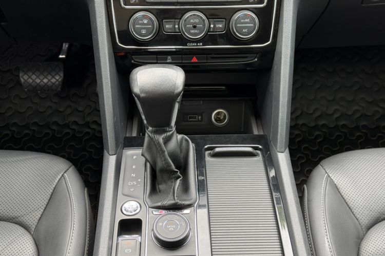 Used Volkswagen Teramont 2017 380TSI Four-Wheel Drive Luxury Edition Interior 8