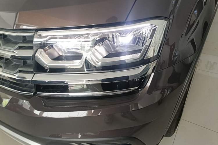 Used Volkswagen Teramont 2017 330TSI Two-Wheel-Drive Luxury Edition Left Front Headlight