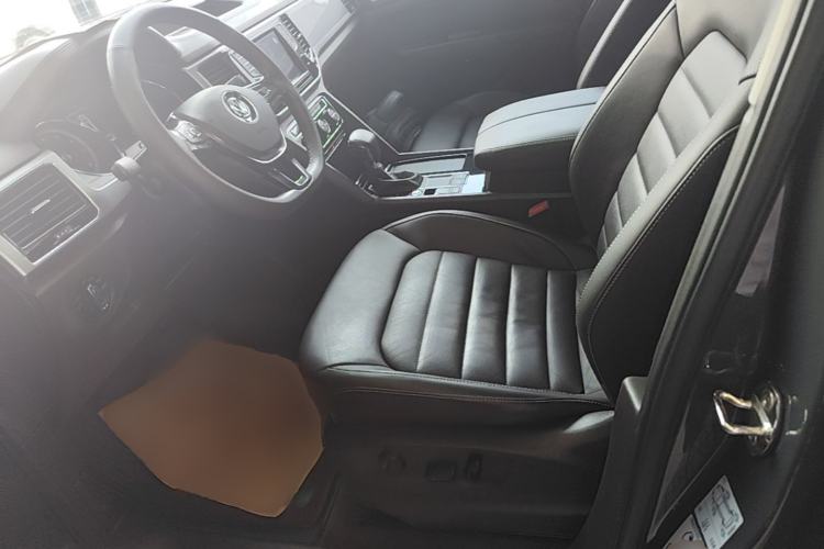 Used Volkswagen Teramont 2017 330TSI Two-Wheel-Drive Luxury Edition Left Front Seat