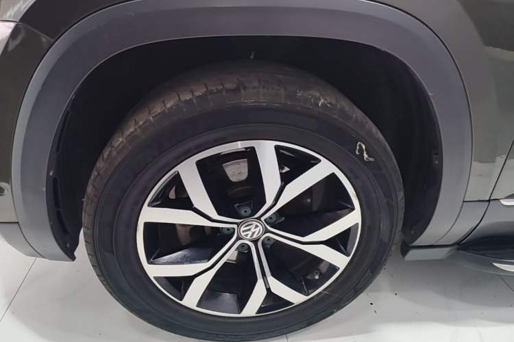 Used Volkswagen Teramont 2017 330TSI Two-Wheel-Drive Luxury Edition Left Front Wheel Hub