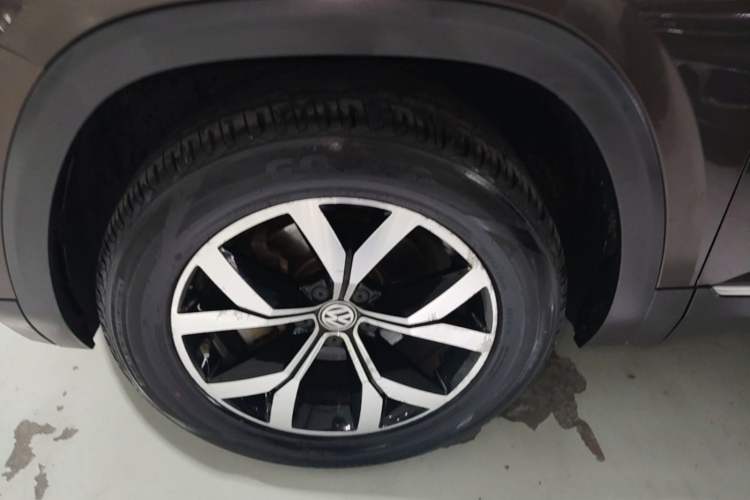 Used Volkswagen Teramont 2017 380TSI Four-Wheel Drive Luxury Edition Left Front Wheel Hub