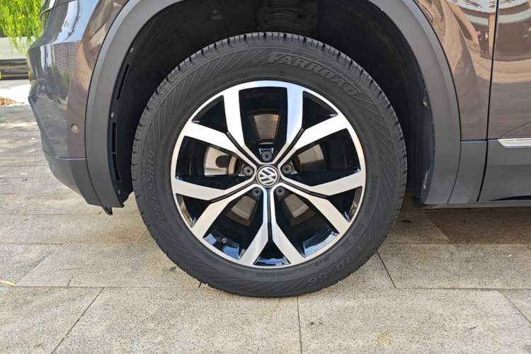Used Volkswagen Teramont 2017 380TSI Four-Wheel Drive Luxury Edition Left Front Wheel Hub