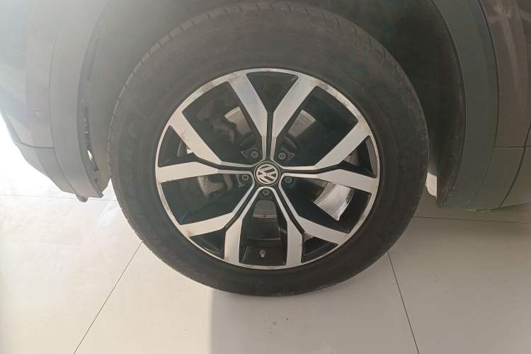 Used Volkswagen Teramont 2017 330TSI Two-Wheel-Drive Luxury Edition Left Front Wheel Hub