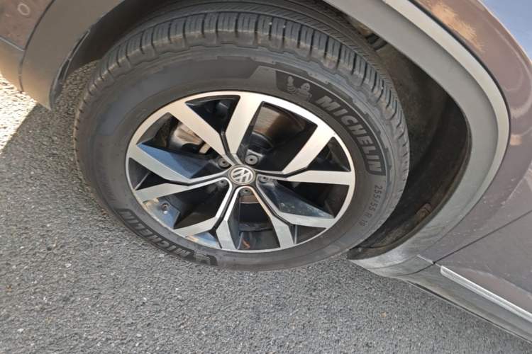 Used Volkswagen Teramont 2017 380TSI Four-Wheel Drive Luxury Edition Left Front Wheel Hub